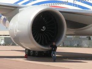 777 メーカー ボーイング エンジン